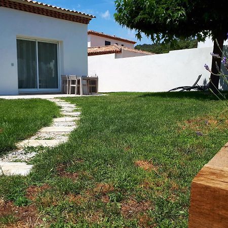 Вилла Vacances En Provence Verte Gareoult Экстерьер фото