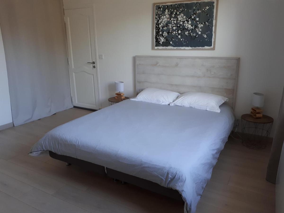 Вилла Vacances En Provence Verte Gareoult Экстерьер фото